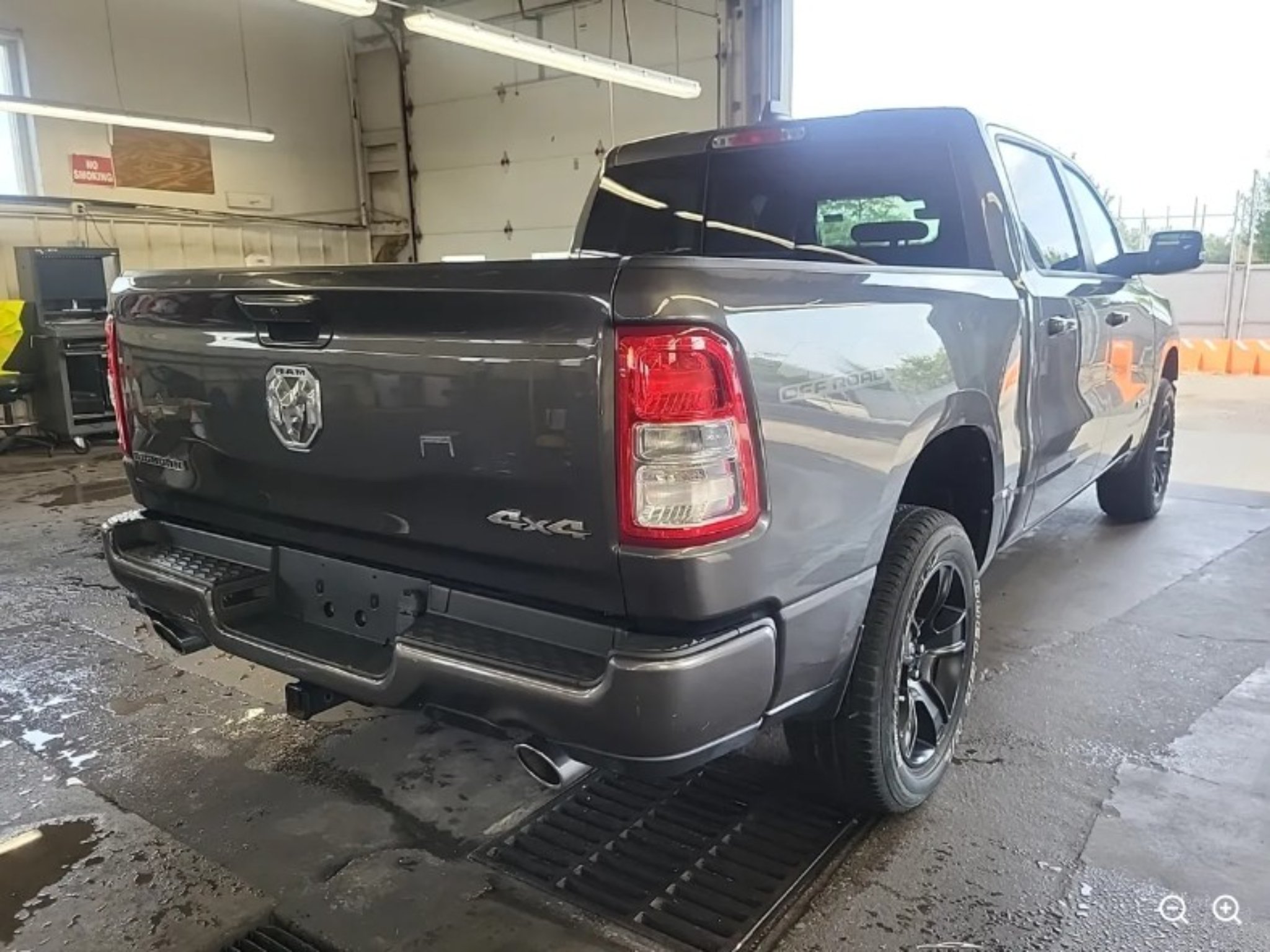 Used 2022 Granite Crystal Metallic Clearcoat Ram Big Horn image 3