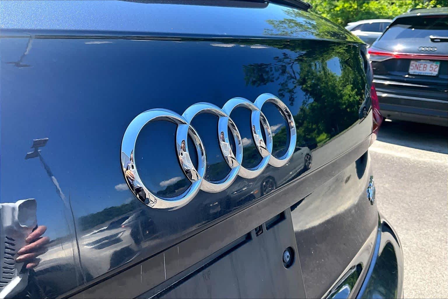 Used 2018 Moonlight Blue Metallic Audi Premium Plus image 31