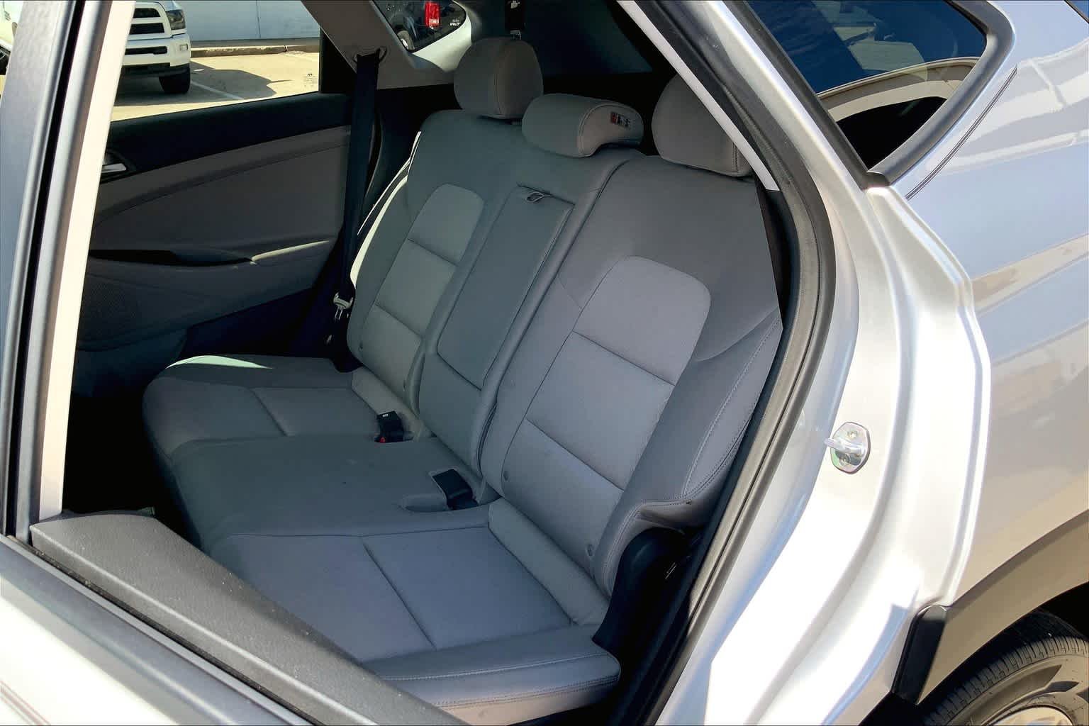 Used 2018 Molten Silver Hyundai SE image 20