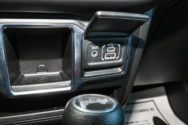 Used 2022 Blue Jeep Sport image 30