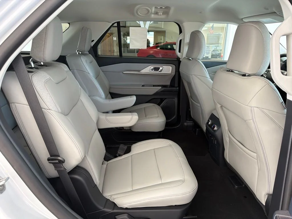 New 2026 Space White Metallic Ford Active image 33