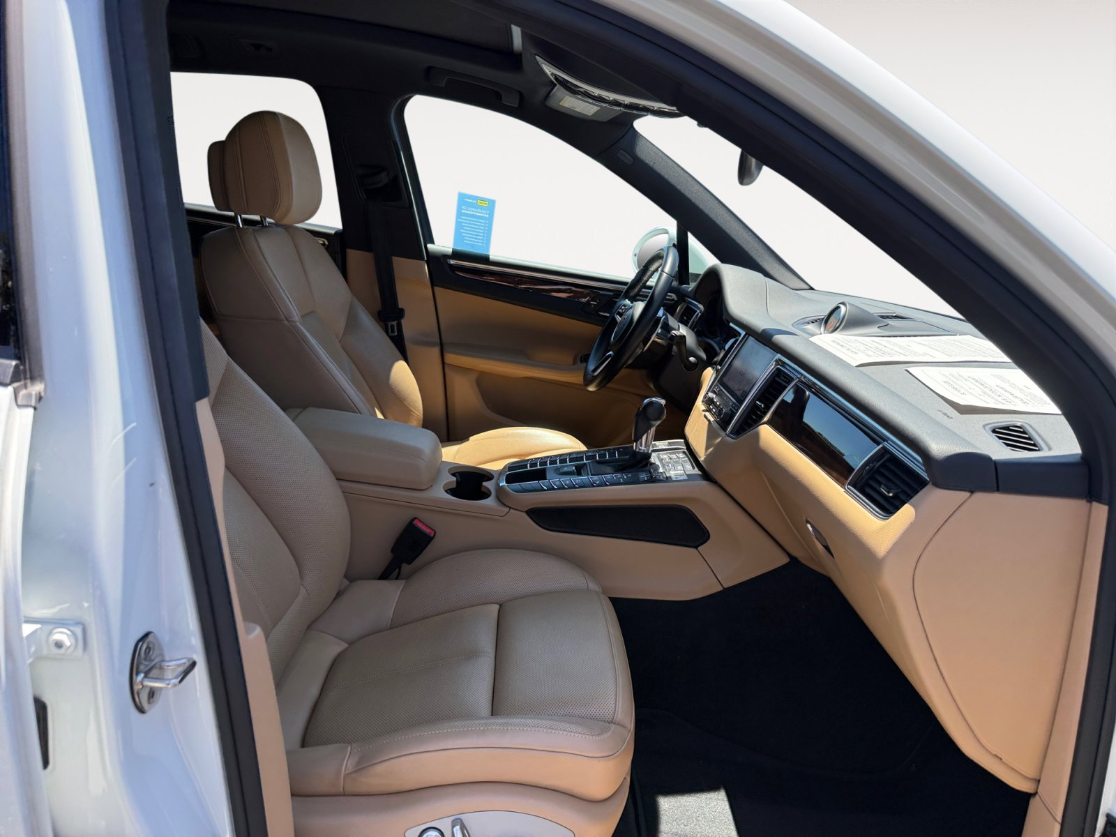 Used 2018 White Porsche Base image 19