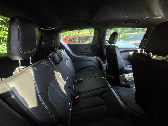 Used 2025 Black Chrysler Select image 12