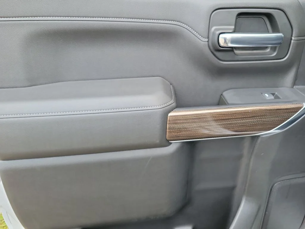 Used 2019 Silver Chevrolet RST image 18
