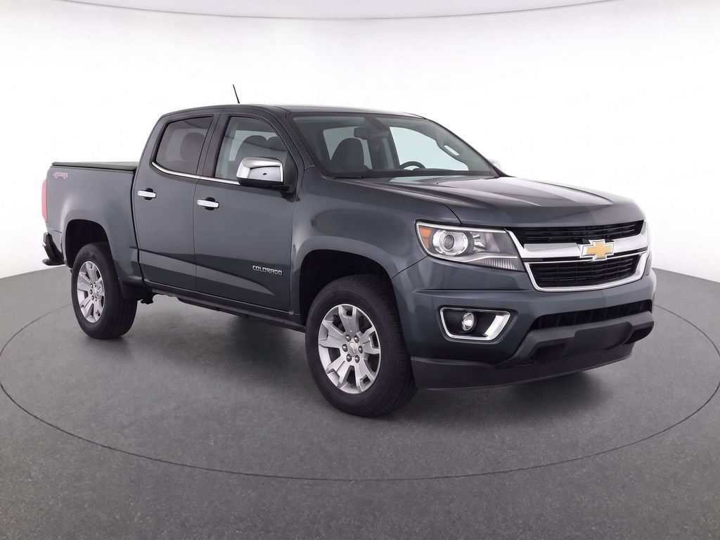 Used 2019 SHADOW GRAY METALLIC Chevrolet 4WD LT image 1