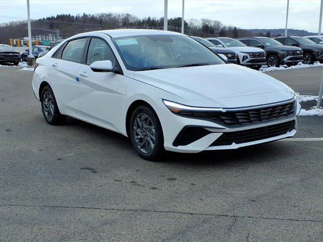 2026 Hyundai Elantra 1.6 HEV Blue's photo