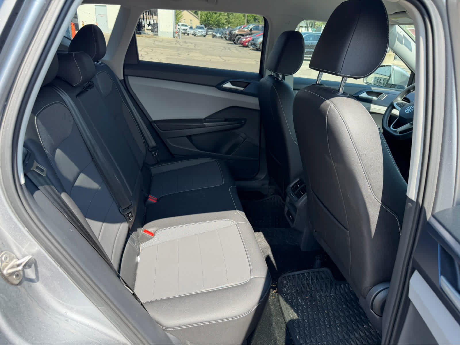 Used 2024 Silver Volkswagen SE image 7