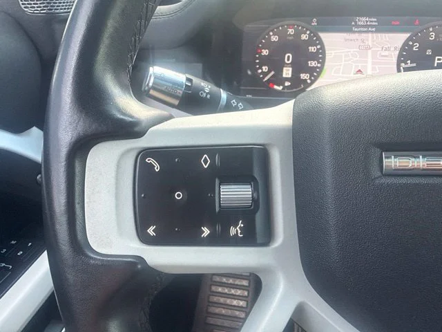 Used 2022 White Land Rover X-Dynamic SE image 25