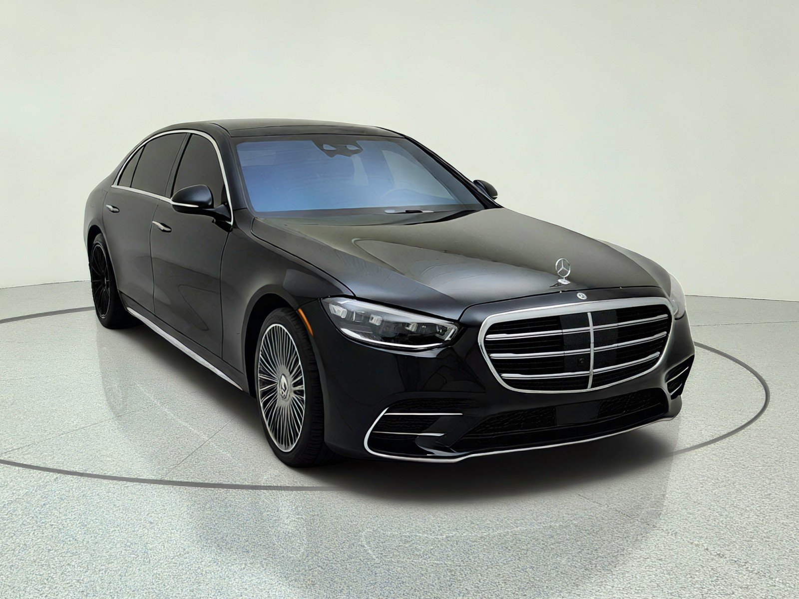 Certified Used 2026 Obsidian Black Metallic Mercedes-Benz S 580 image 4