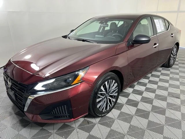 Used 2025  Nissan 2.5 SV image 3
