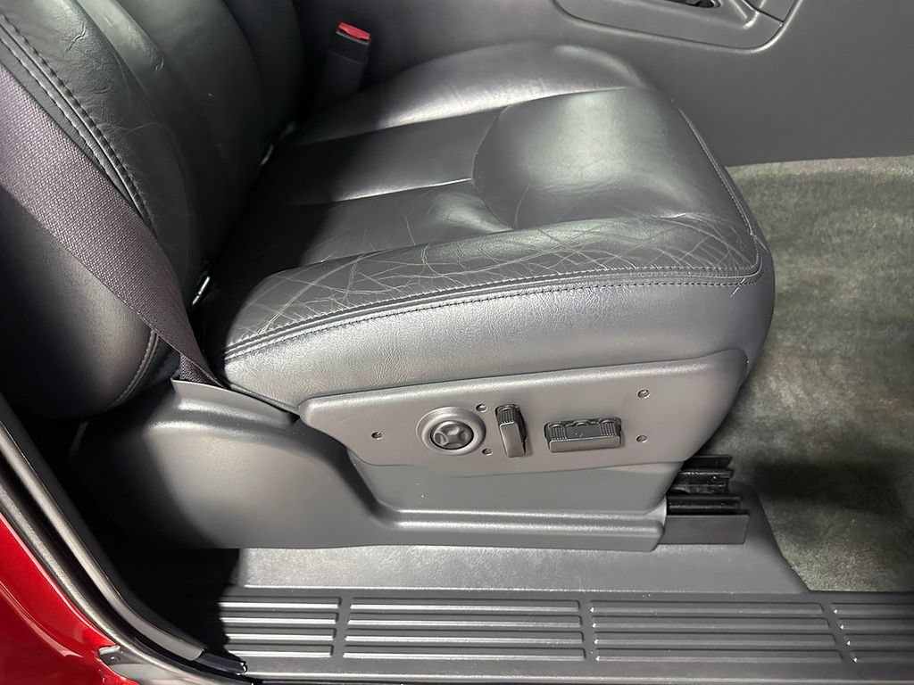 Used 2004 Victory Red Chevrolet NA image 38