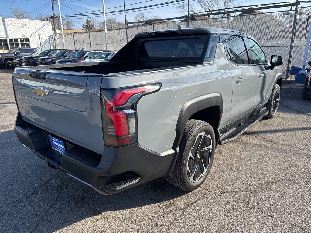 2025 Chevrolet Silverado EV LT - Photo 8