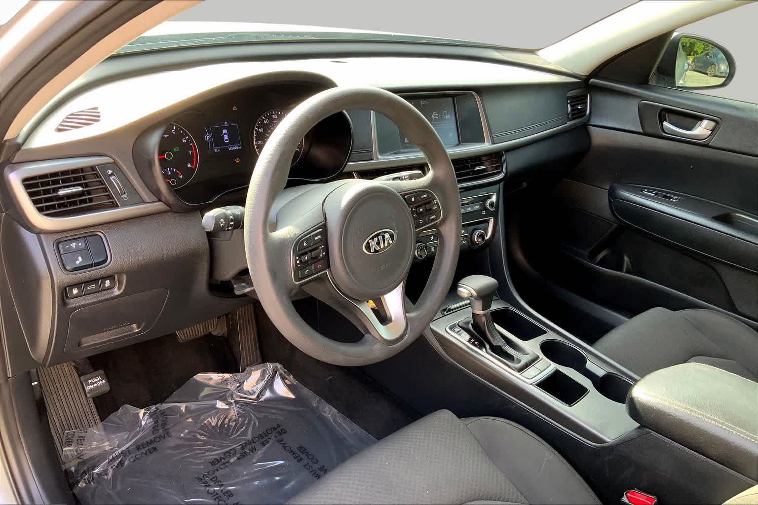 Used 2018 Sparkling Silver Kia LX image 17