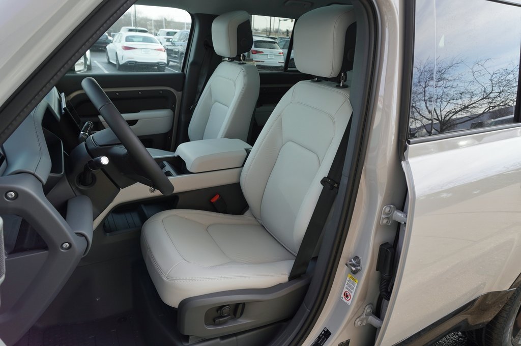 2026 LAND ROVER DEFENDER - Image 13