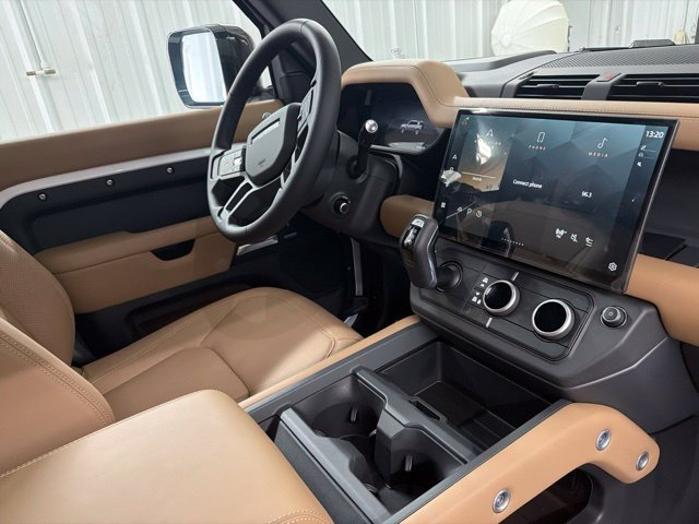New 2026 Fuji White Land Rover X-Dynamic SE image 24
