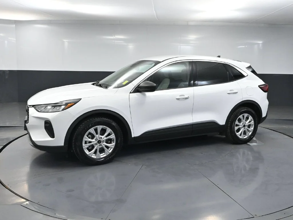 Used 2023 White Ford Active image 8