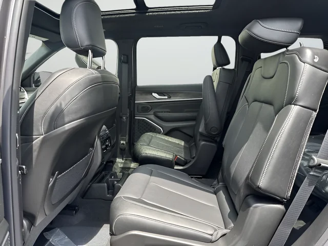 New 2026 Baltic Gray Metallic Clear-Coat Exterior Paint Jeep Limited image 12