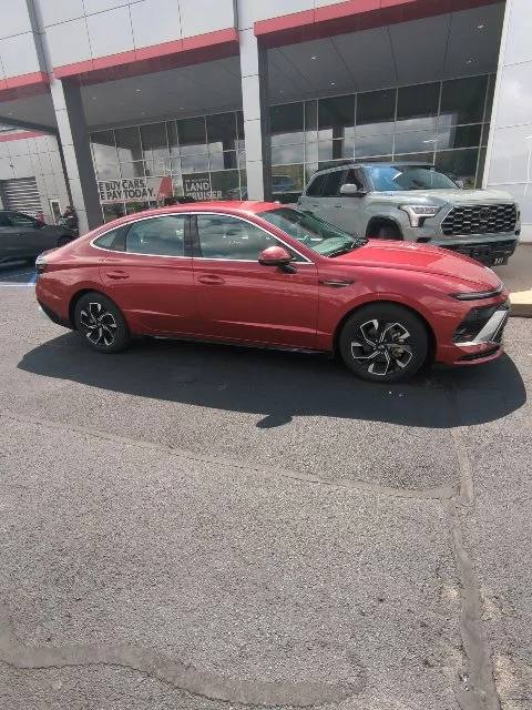 Used 2025 Red Hyundai SEL image 6