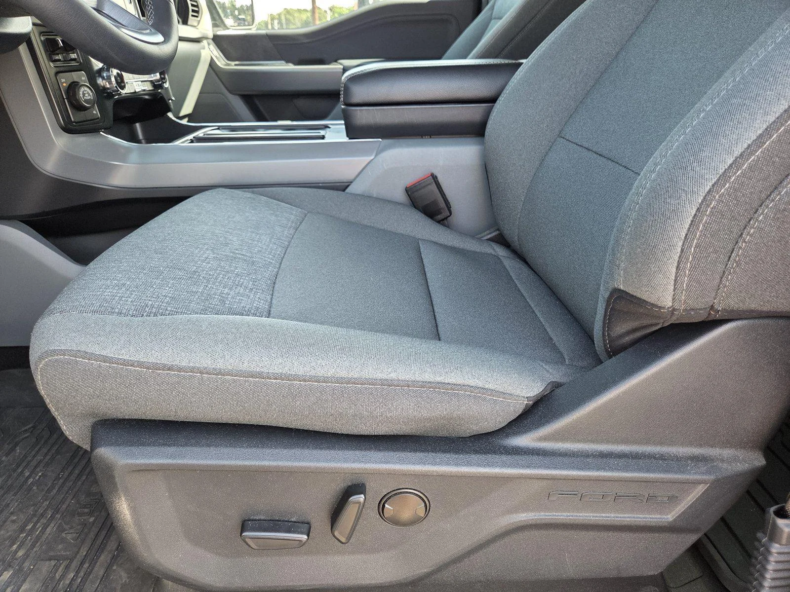 Used 2024 Agate Black Ford XLT image 17