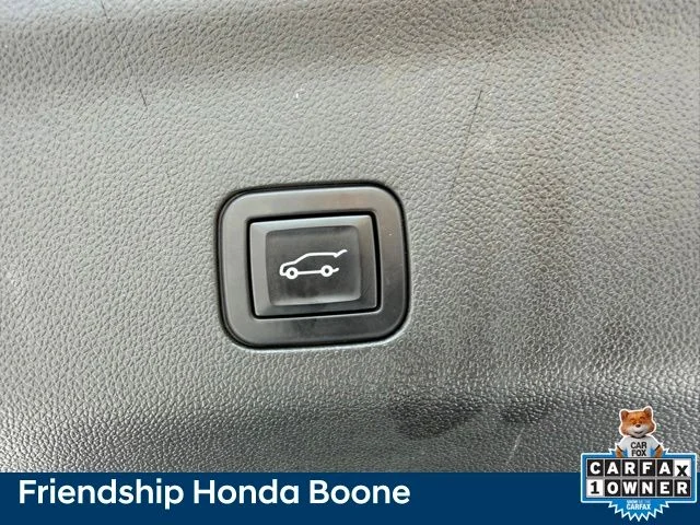 Used 2022 White GMC AT4 image 46