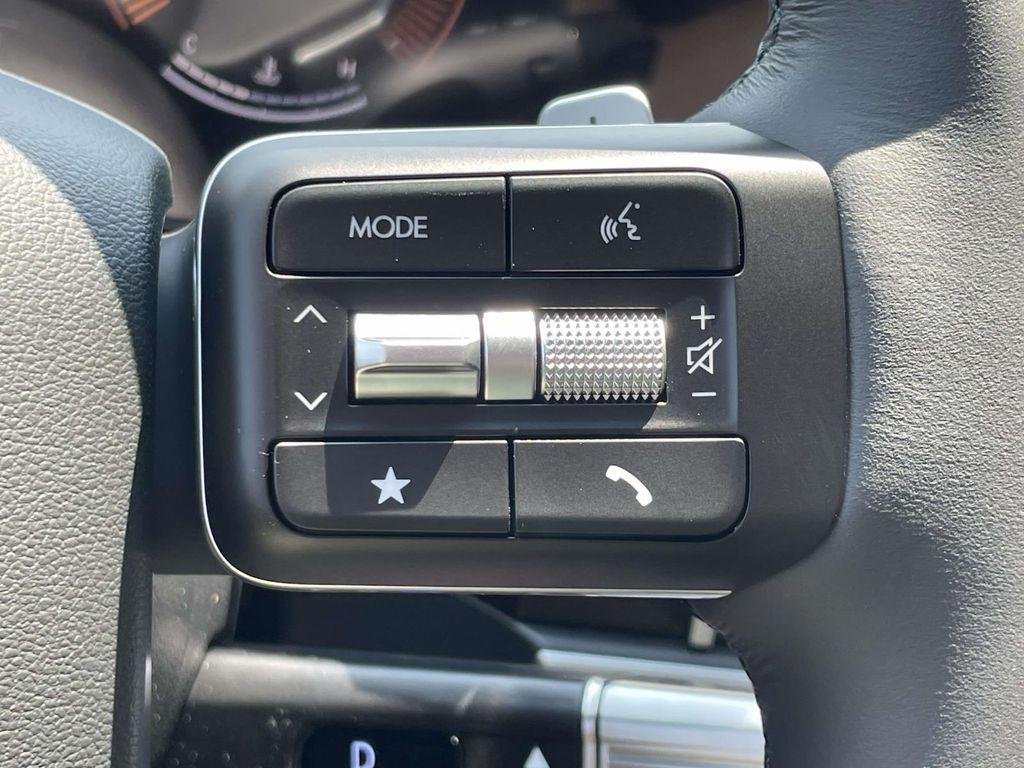 New 2027 White Hyundai SE AWD image 23