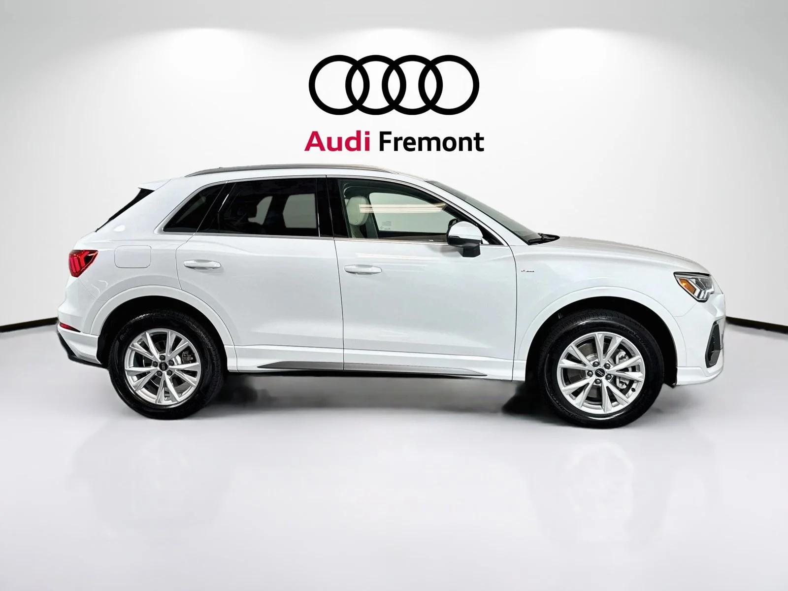 Used 2025 Glacier White Audi S line Premium image 4