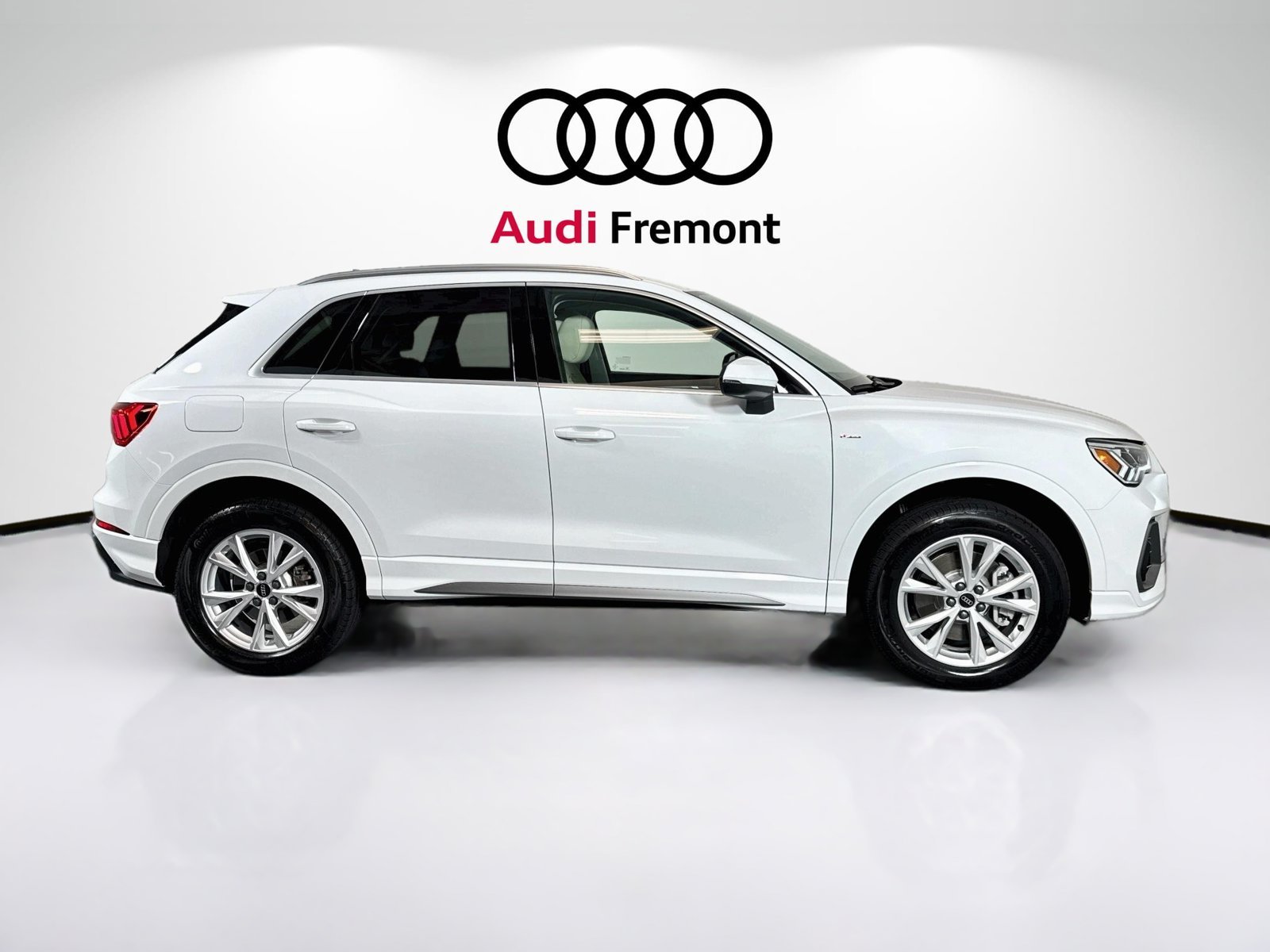 Used 2025 Glacier White Audi S line Premium image 4