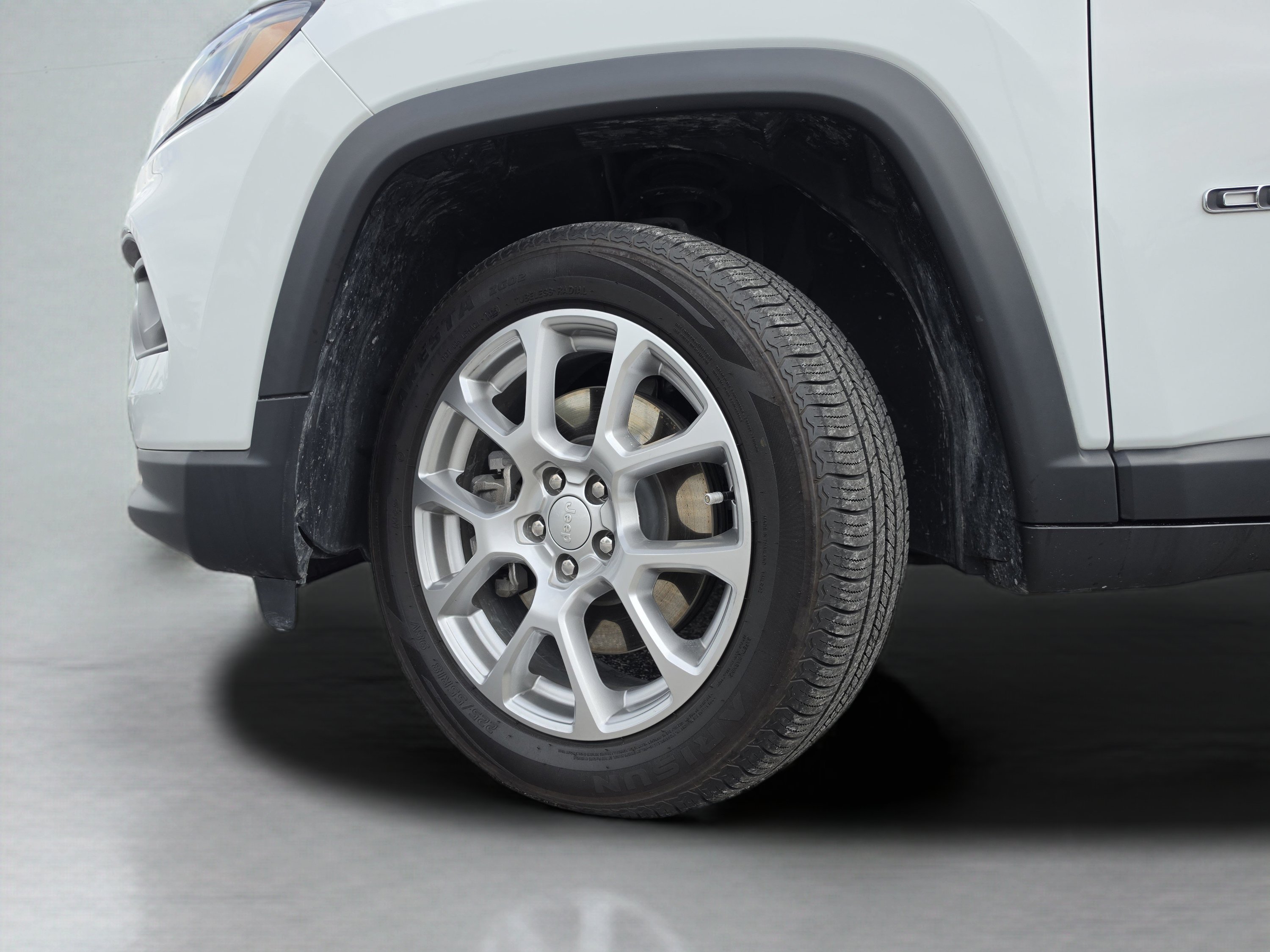 Used 2023 Bright White Clearcoat Jeep Latitude Lux image 38