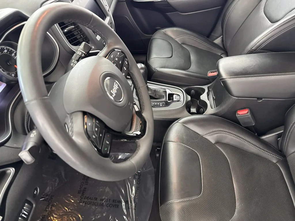 Used 2023 Gray Jeep Altitude image 22