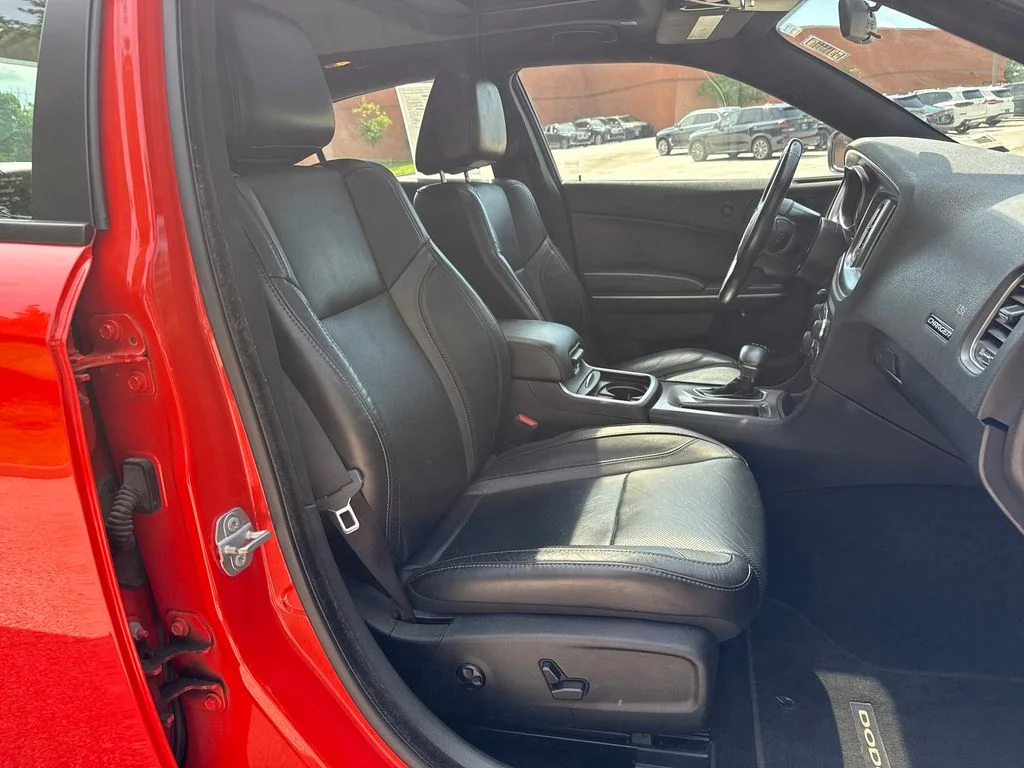 Used 2020 Orange Dodge SXT image 27