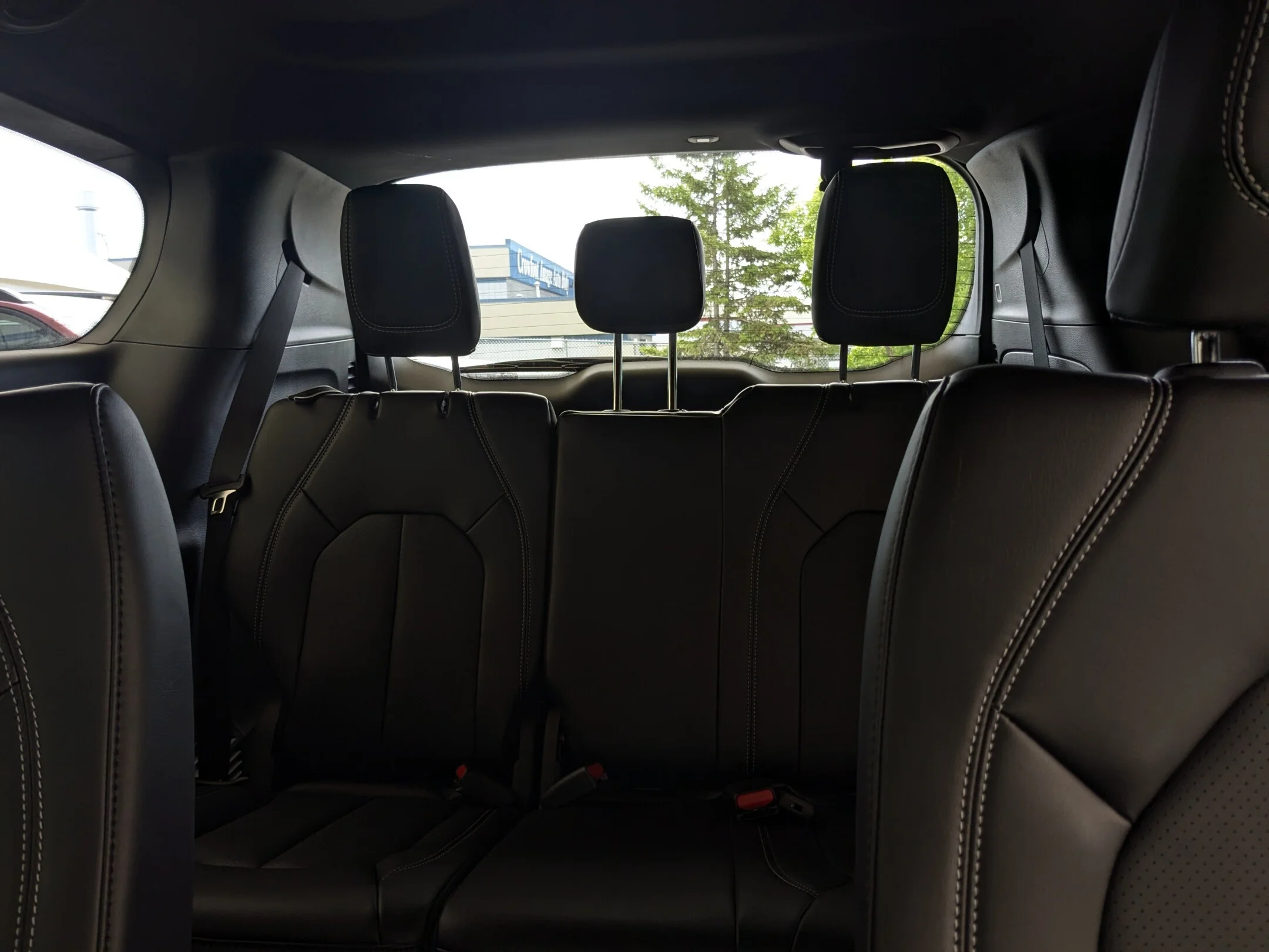New 2027 Black Chrysler Select - - AWD - Adaptive Cruise Control - Blind Spot Monitor & More! image 28