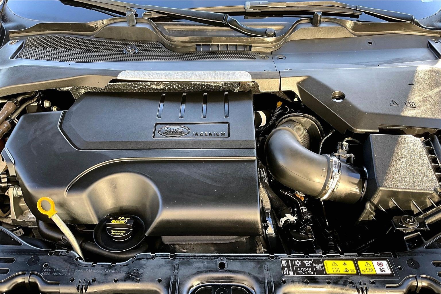 Used 2020 Black Land Rover R-Dynamic HSE image 8
