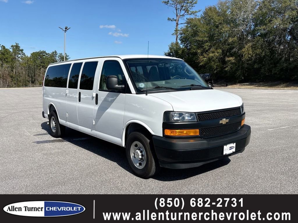2025 Chevrolet Express 3500 LS Extended's photo