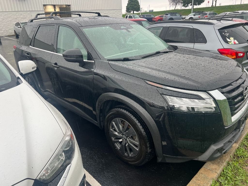 2022 Nissan Pathfinder SV