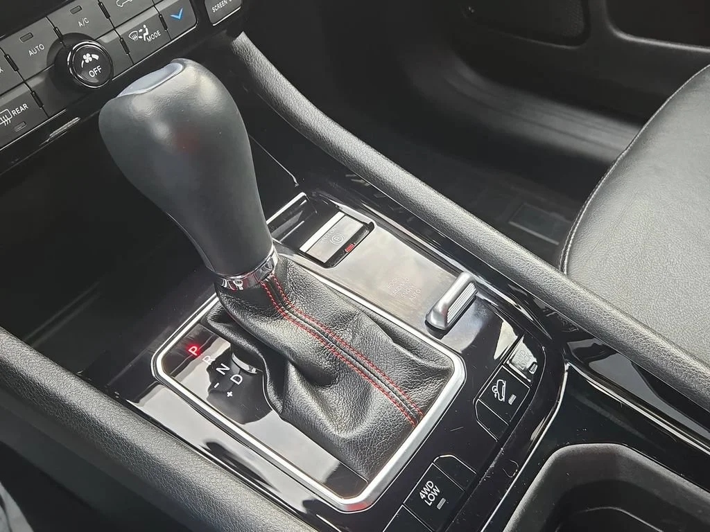 Used 2025 White Jeep Trailhawk image 40