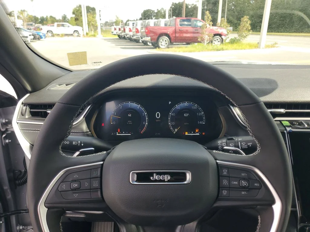 2025 Jeep Grand Cherokee Altitude - Photo 14