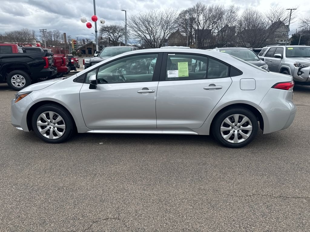 View vehicle photo 4