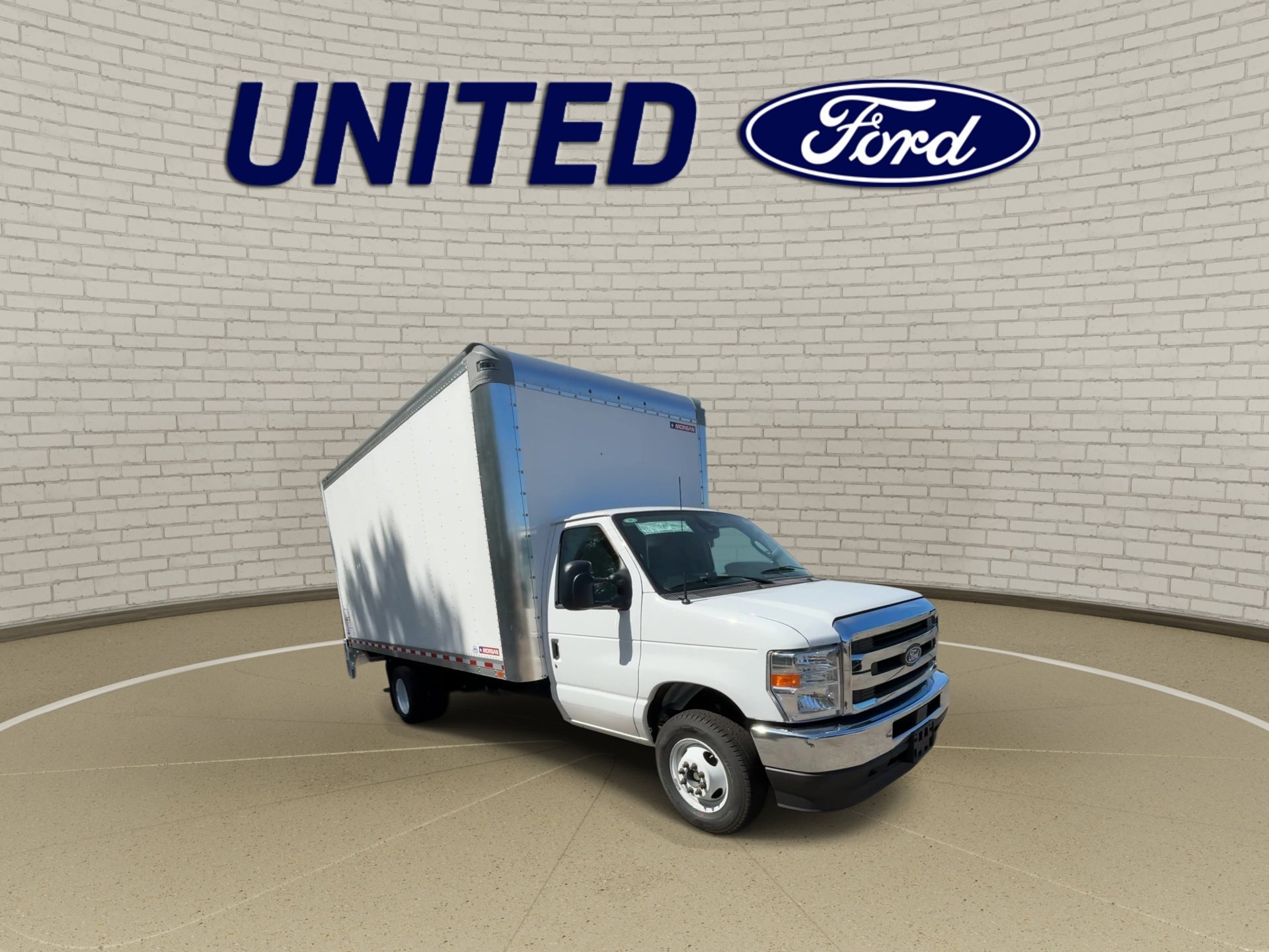 New 2027 Oxford White Ford E-450 DRW image 4