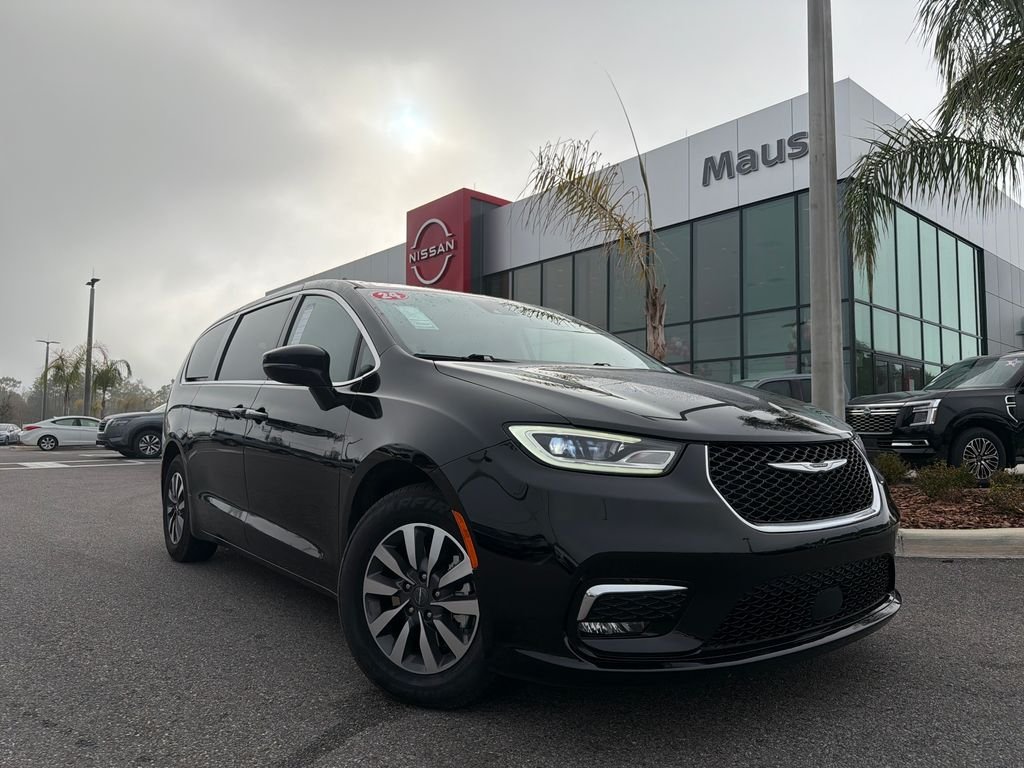 2024 Chrysler Pacifica PHEV Select