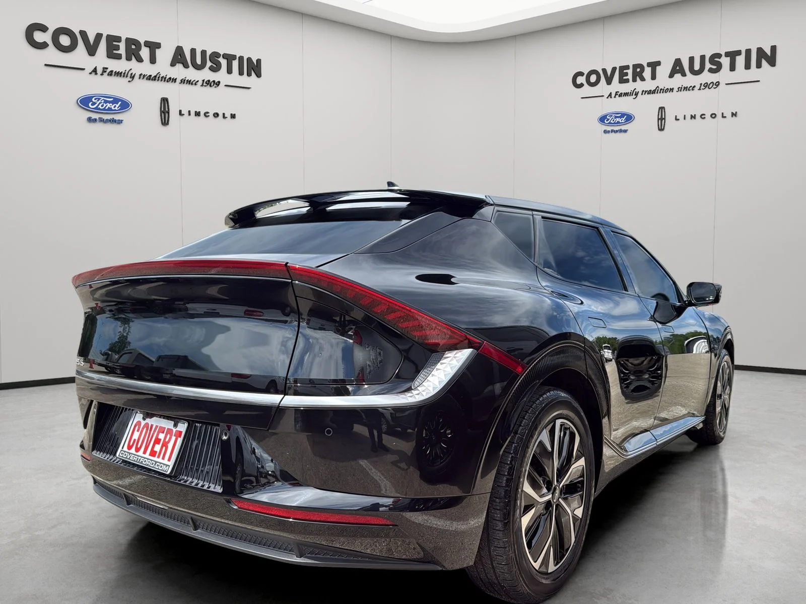 Used 2024 Black Kia Wind image 5