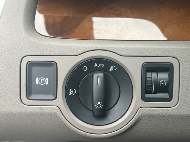 Used 2008  Volkswagen Lux image 30