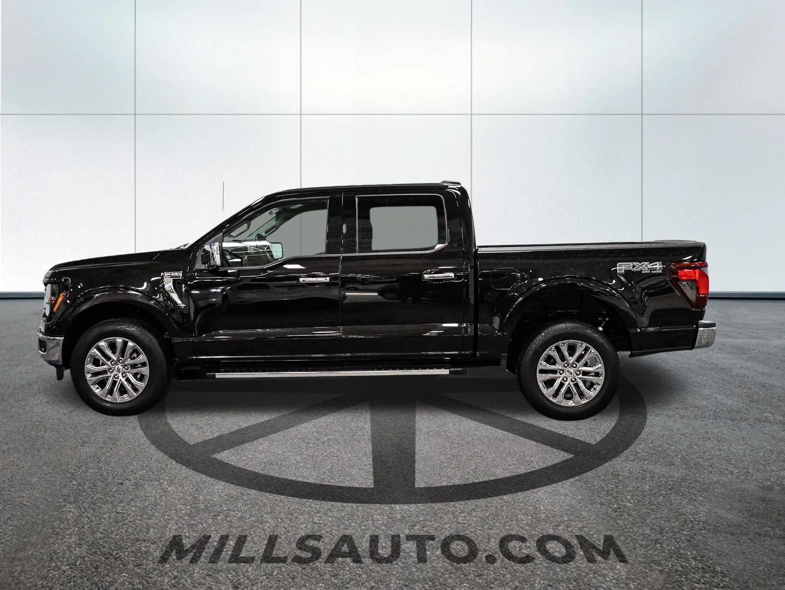 Used 2026 Agate Black Metallic Ford XLT image 3