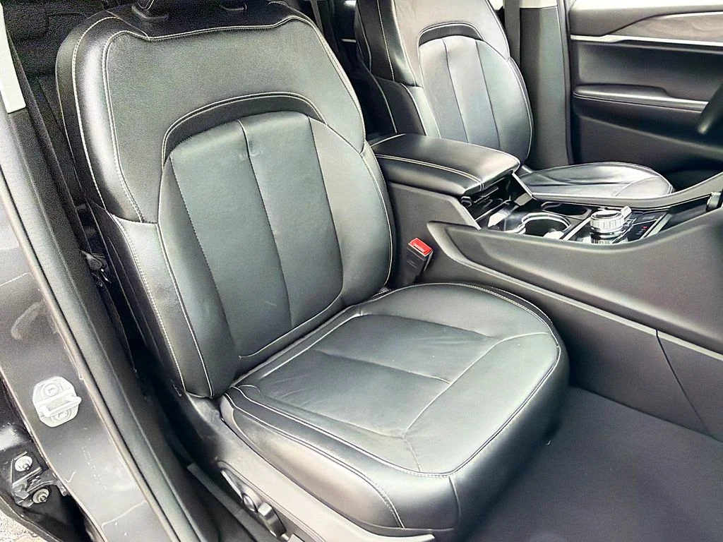 Used 2022 Gray Metallic Jeep Limited image 33