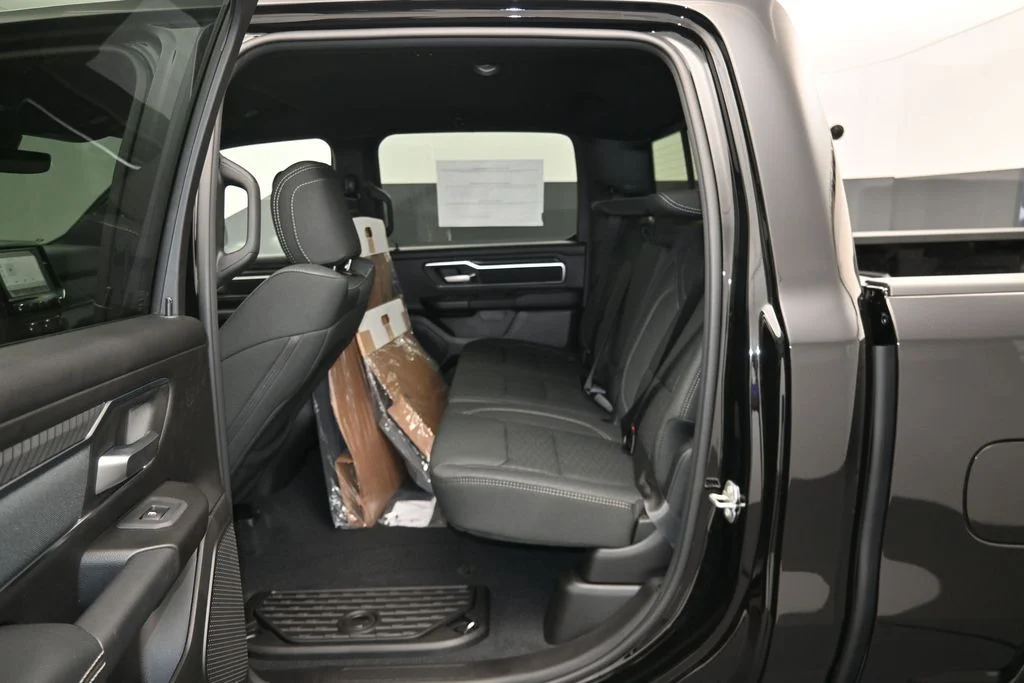 New 2026 Diamond Black Crystal Pearl-Coat Exterior Paint RAM Big Horn/Lone Star image 14