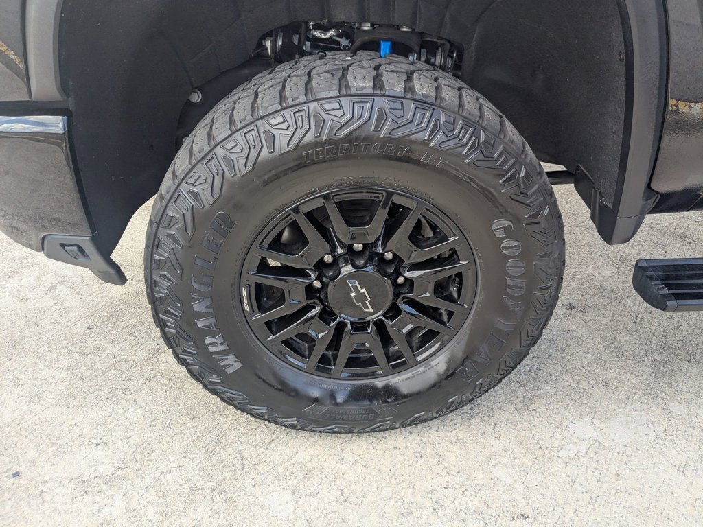 Used 2025 Black Chevrolet ZR2 image 10