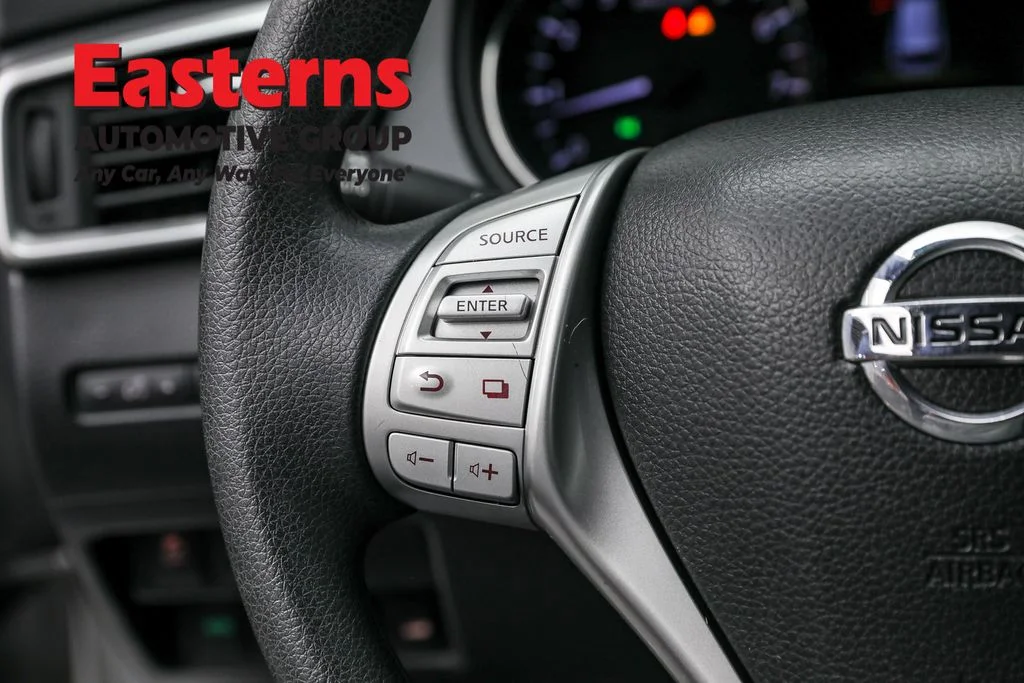 Used 2016 Silver Nissan SV image 15