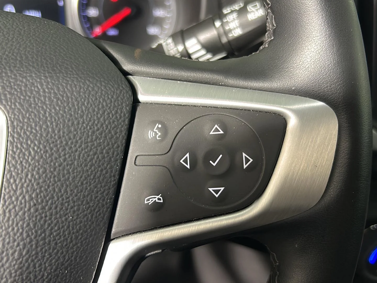 Used 2024 Downpour Metallic GMC SLT image 23
