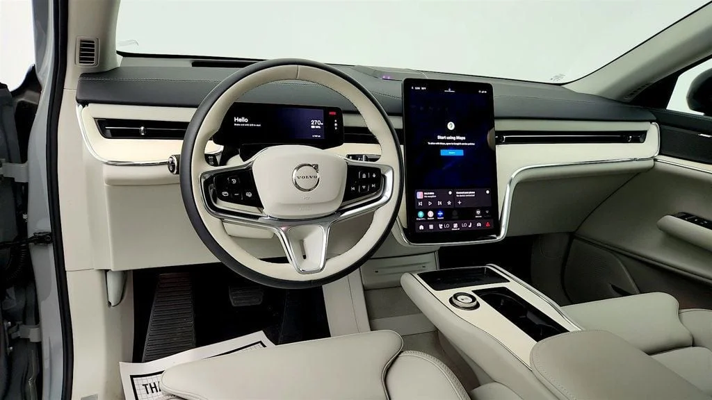 Used 2025 Vapour Grey Metallic Volvo Twin Motor Ultra 7-Seater image 14