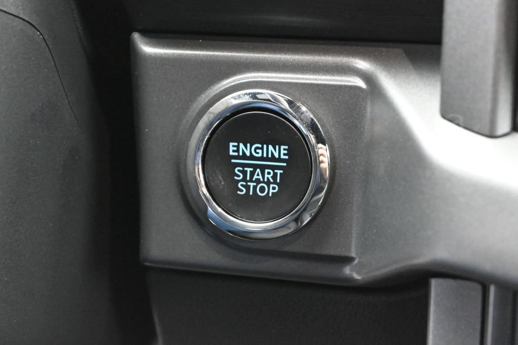 New 2026 Oxford White Ford XLT image 13