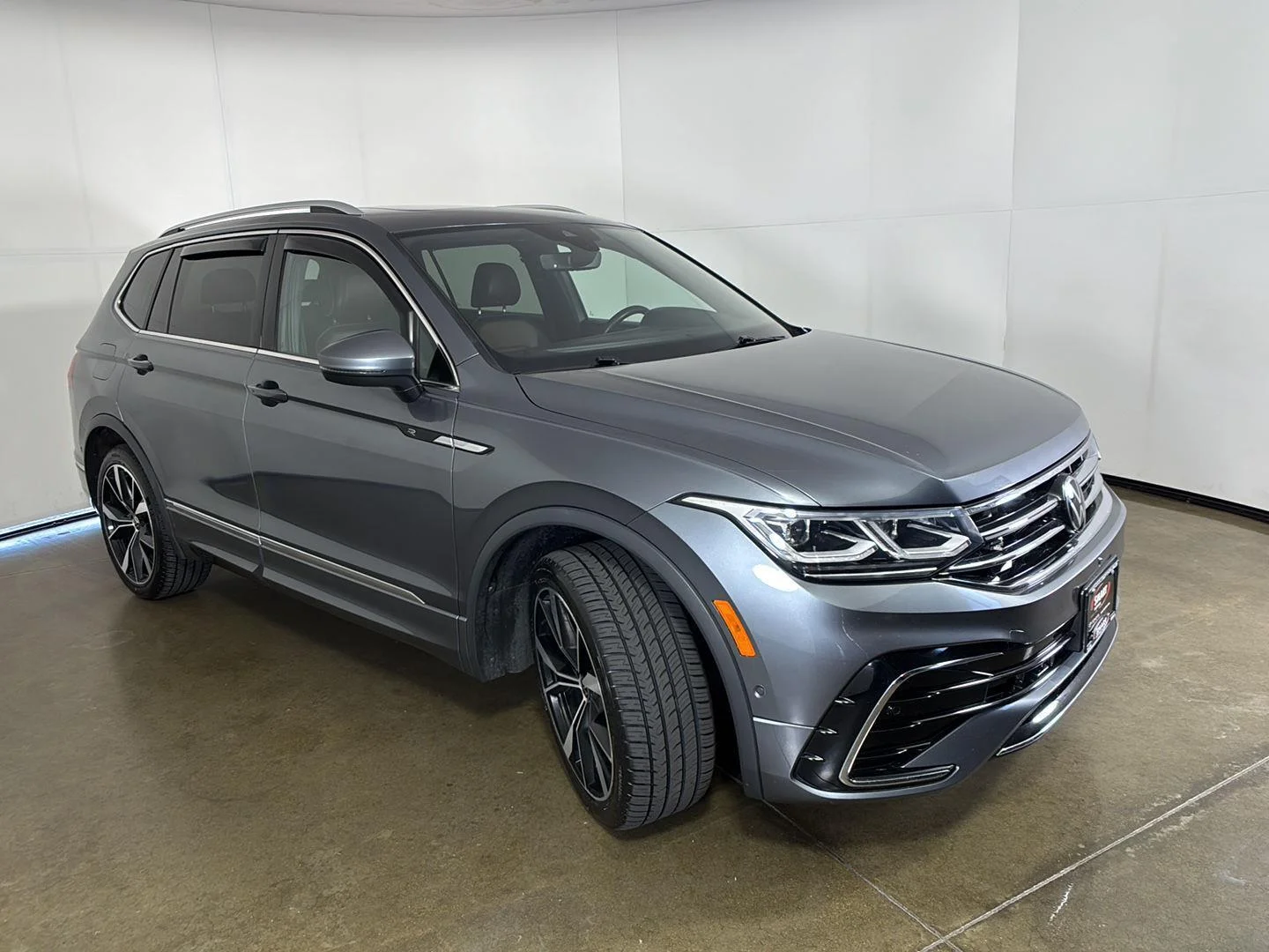 Used 2022 Platinum Gray Metallic Volkswagen SEL R-Line image 8